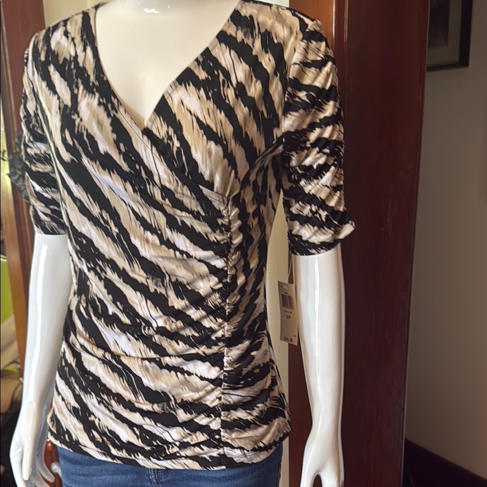 NWT Style&Co size small Women's Black and Cream Top